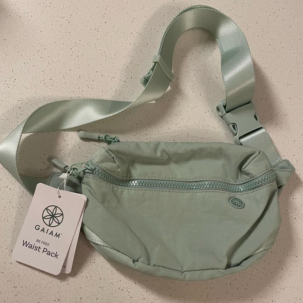 NWT • GAIAM Light Sage Green Belt Bag/ Waist Pack - Picture 4 of 14